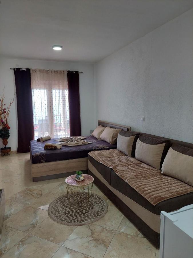 Apartmani Jovan Ulcinj Exterior photo