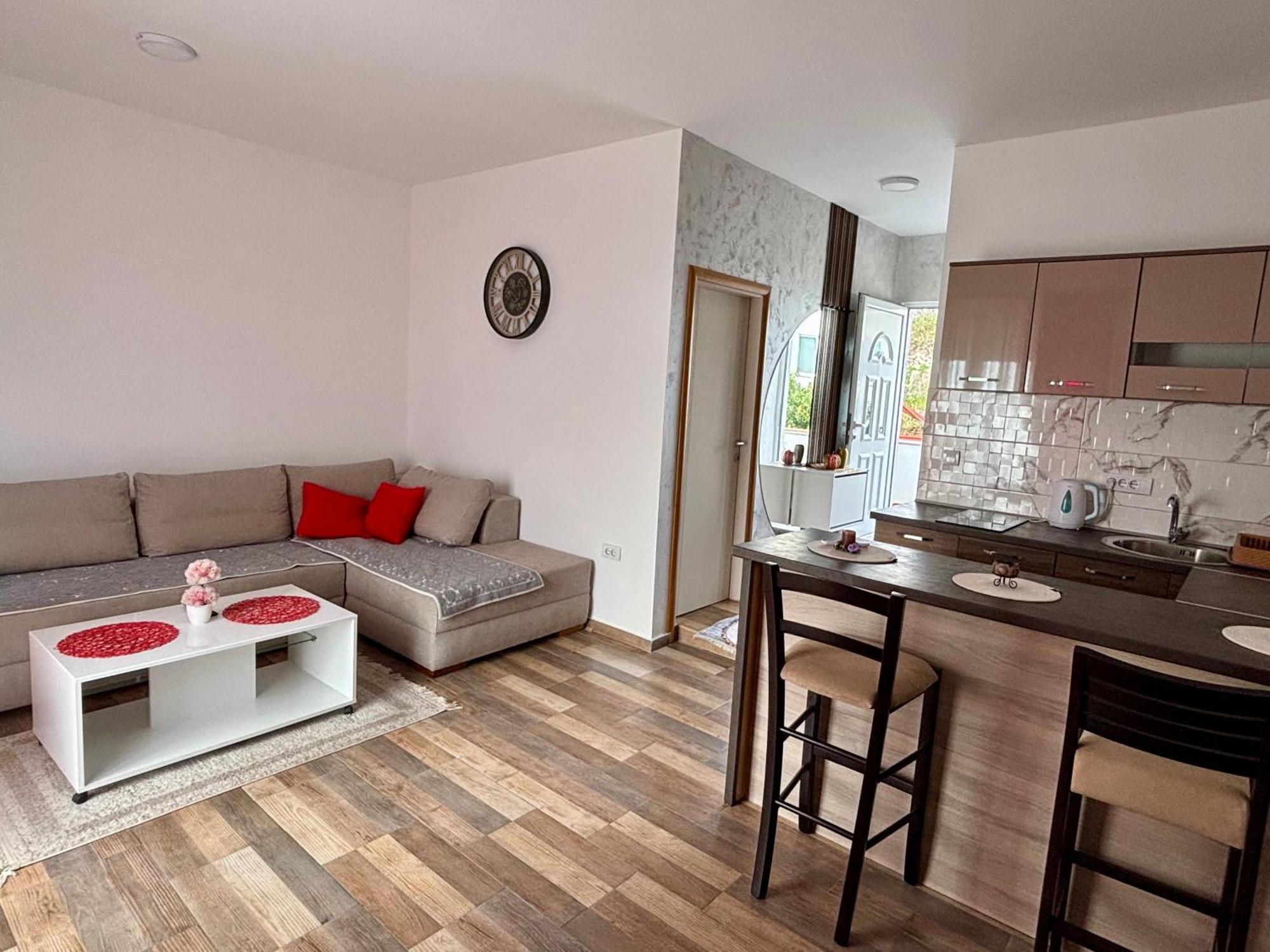 Apartmani Jovan Ulcinj Exterior photo